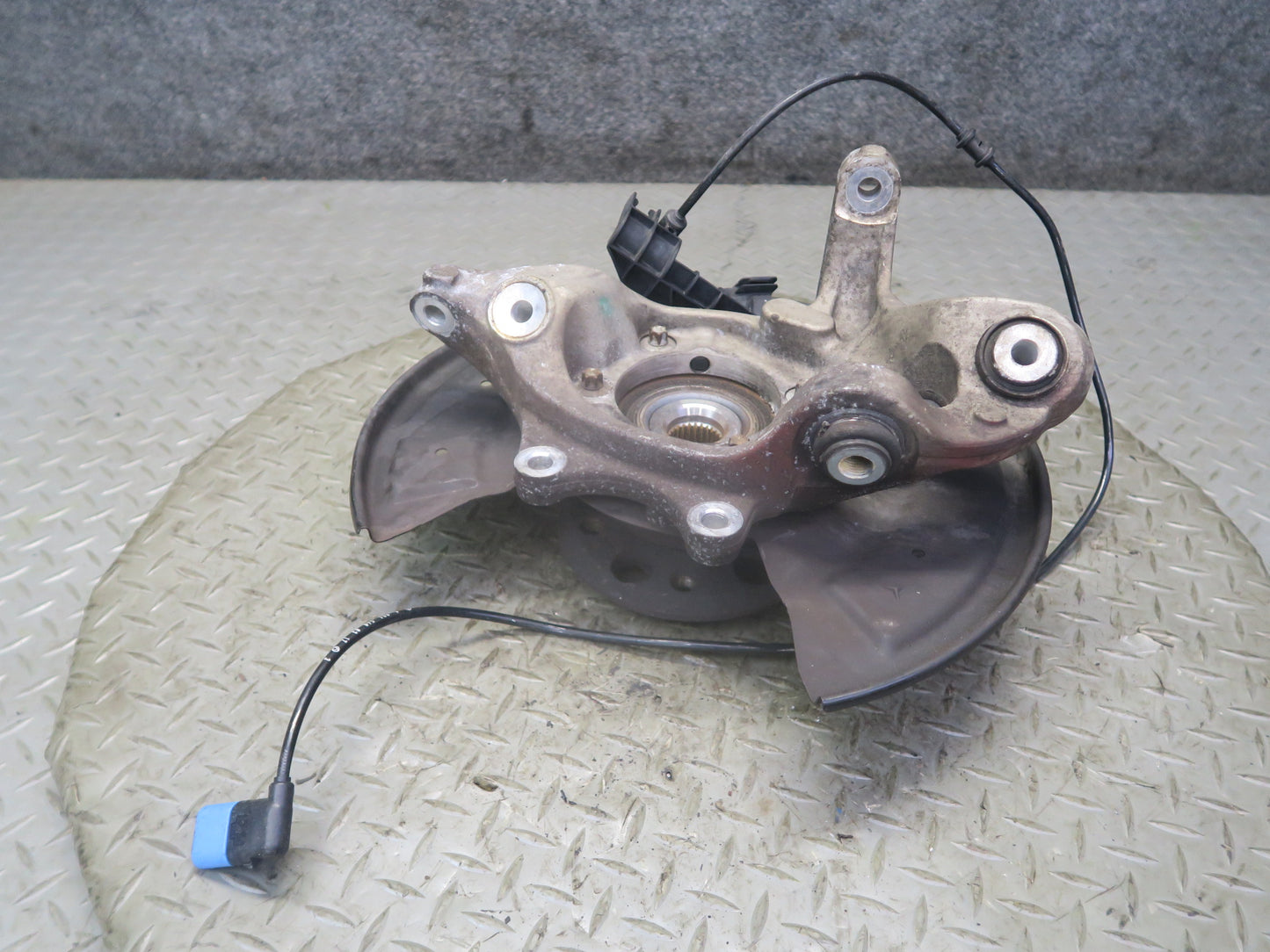 13-20 Mercedes R231 SL550 RWD Rear Left Spindle Knuckle Wheel Hub Bearing OEM