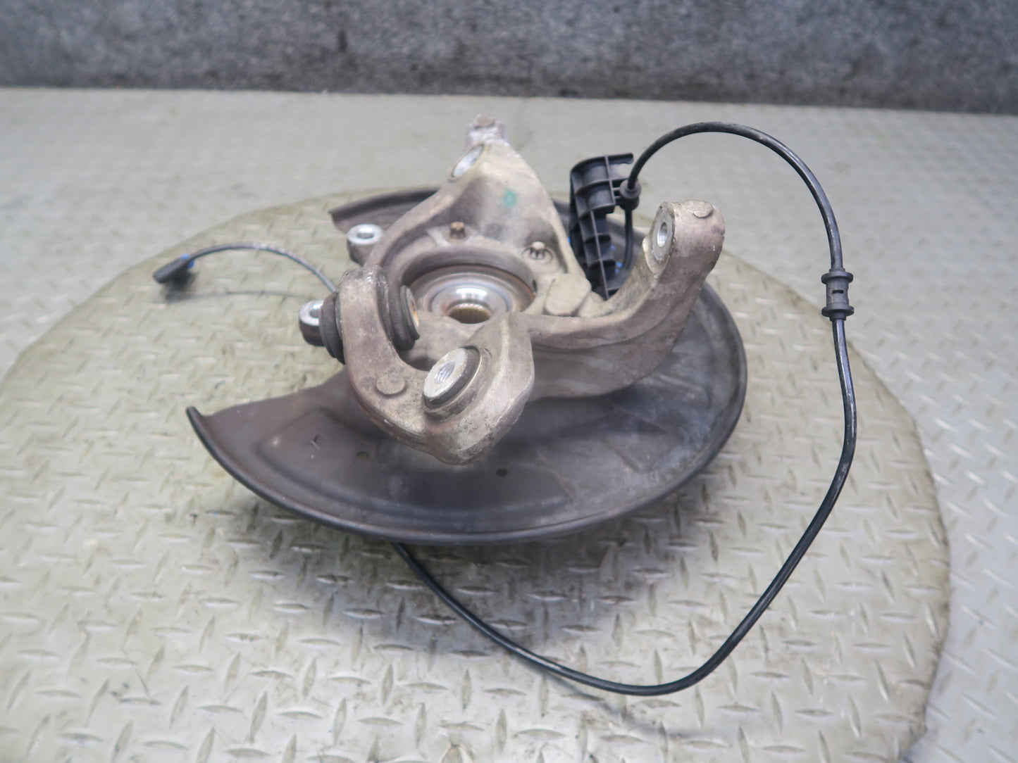 13-20 Mercedes R231 SL550 RWD Rear Left Spindle Knuckle Wheel Hub Bearing OEM