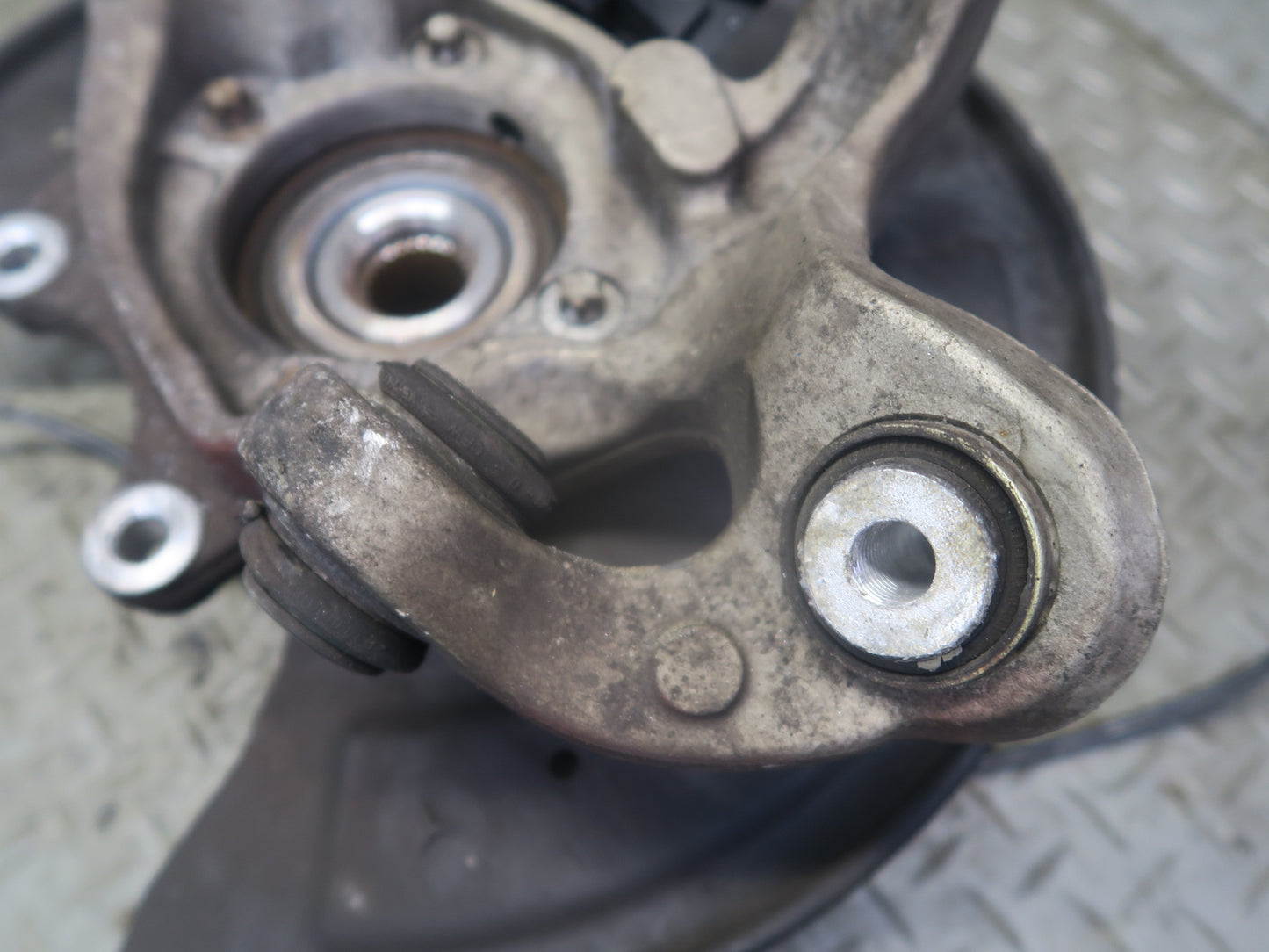 13-20 Mercedes R231 SL550 RWD Rear Left Spindle Knuckle Wheel Hub Bearing OEM