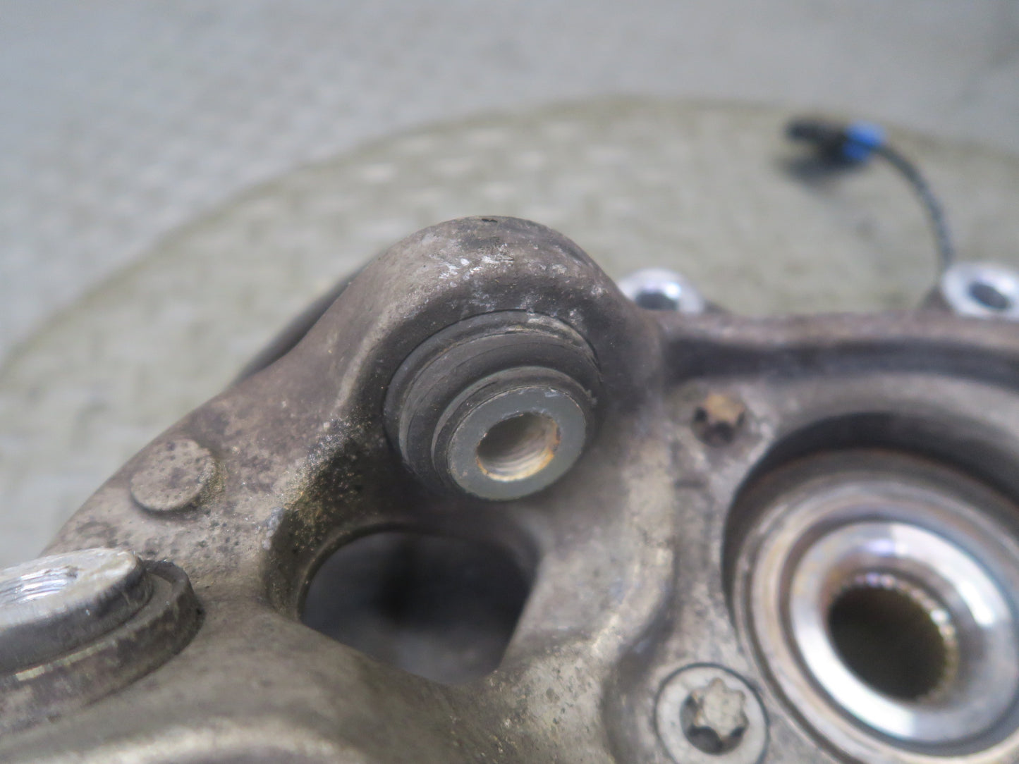 13-20 Mercedes R231 SL550 RWD Rear Left Spindle Knuckle Wheel Hub Bearing OEM