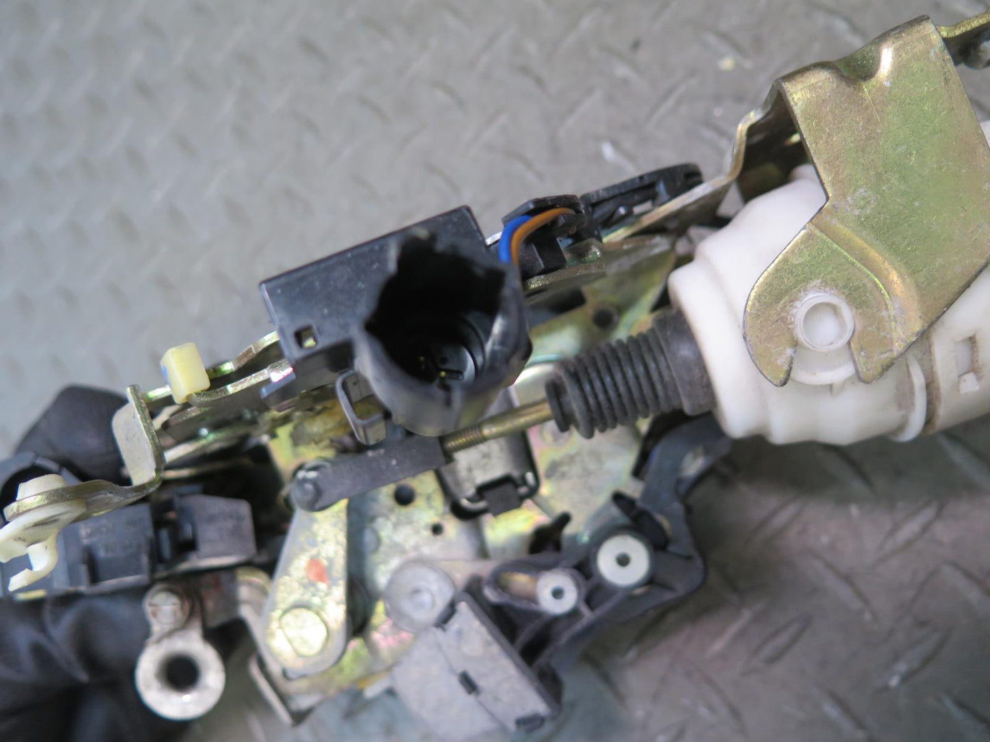 94-99 Mercedes W140 S420 S500 Front Right Door Lock Latch Actuator OEM