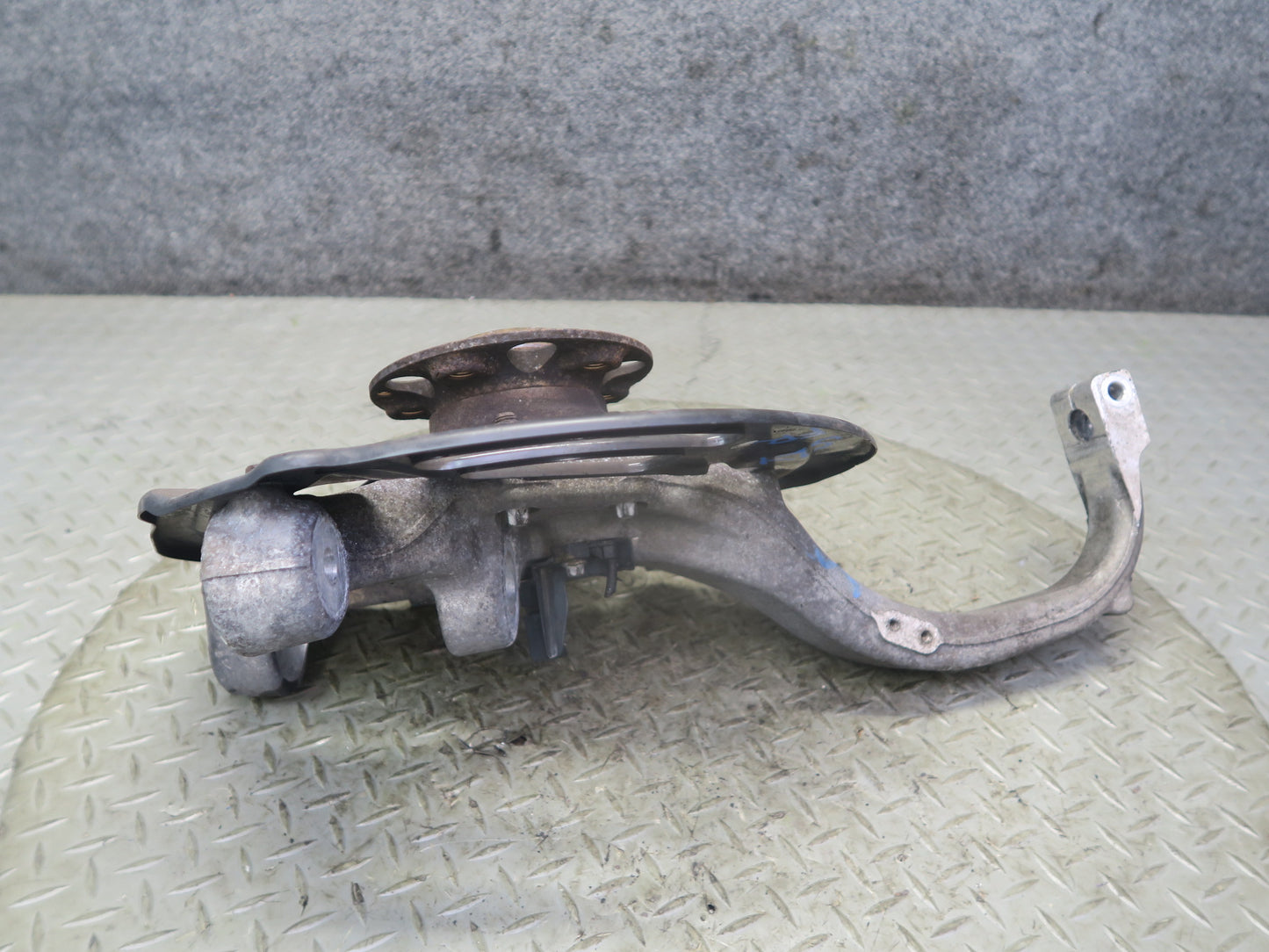 13-20 Mercedes R231 SL550 RWD Front Right Spindle Knuckle Wheel Hub Bearing OEM