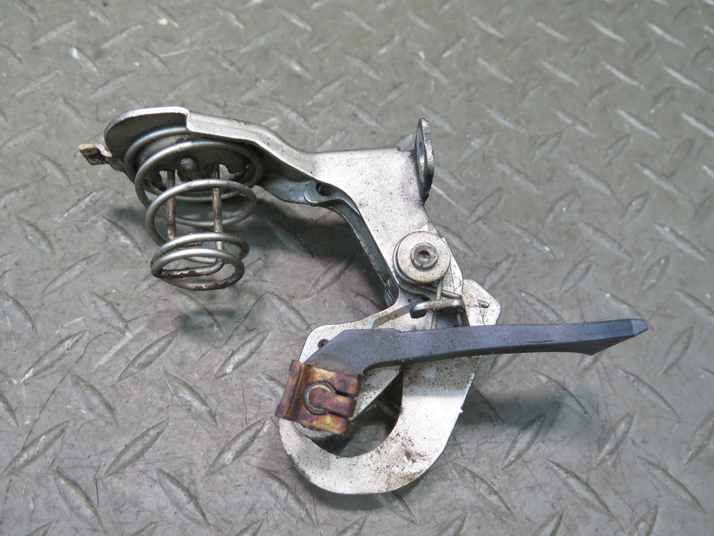 94-99 Mercedes W140 S420 S500 Front Hood Center Lock Latch Opener Handle OEM