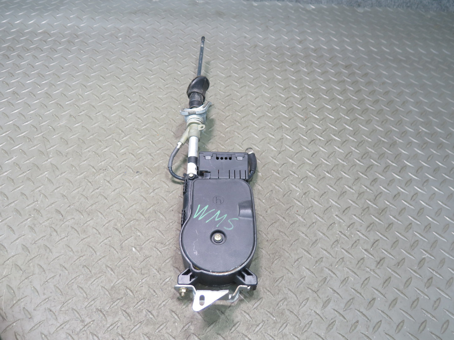 94-99 Mercedes W140 S420 S500 Sedan Radio Power Antenna Assembly 1408202275 OEM
