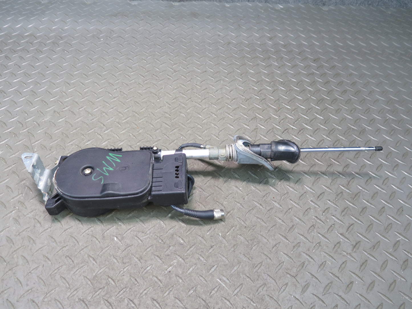 94-99 Mercedes W140 S420 S500 Sedan Radio Power Antenna Assembly 1408202275 OEM