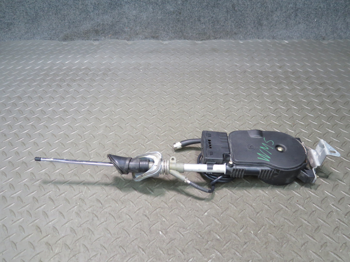 94-99 Mercedes W140 S420 S500 Sedan Radio Power Antenna Assembly 1408202275 OEM