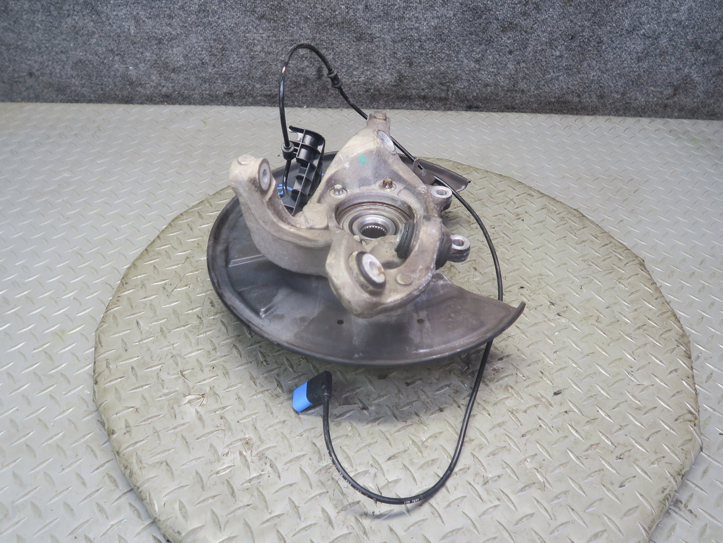 13-20 Mercedes R231 SL550 RWD Rear Right Spindle Knuckle Wheel Hub Bearing OEM