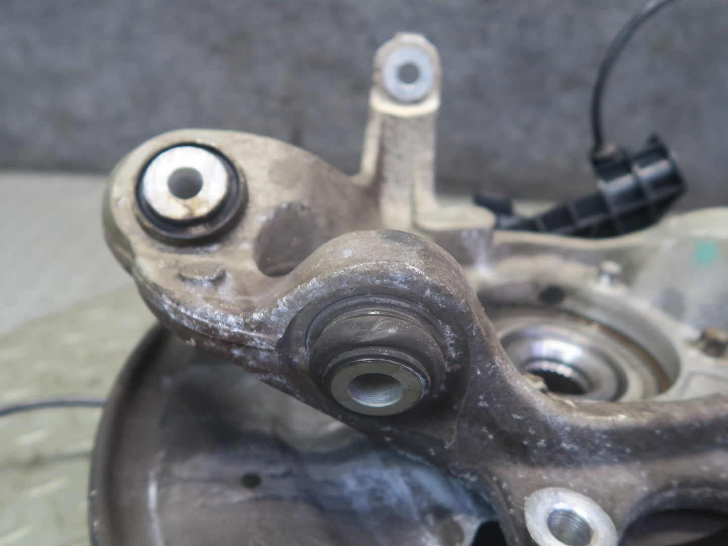 13-20 Mercedes R231 SL550 RWD Rear Right Spindle Knuckle Wheel Hub Bearing OEM