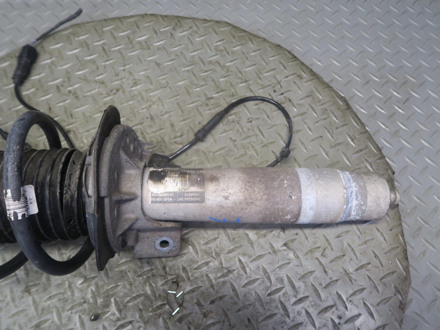 2015-2020  BMW F82 F83 M4 Front Right Side EDC Strut Shock Absorber