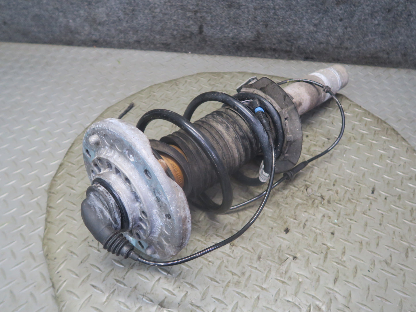 2015-2020  BMW F82 F83 M4 Front Right Side EDC Strut Shock Absorber