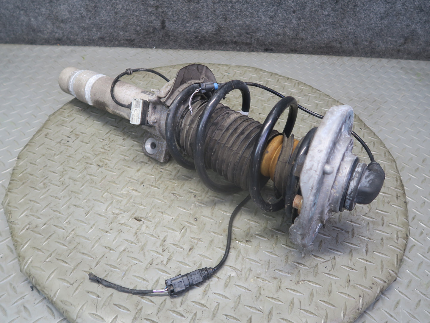 2015-2020  BMW F82 F83 M4 Front Right Side EDC Strut Shock Absorber