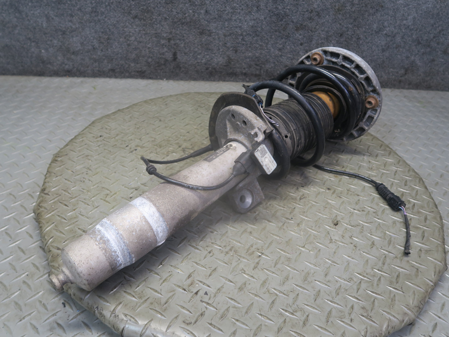 2015-2020  BMW F82 F83 M4 Front Right Side EDC Strut Shock Absorber
