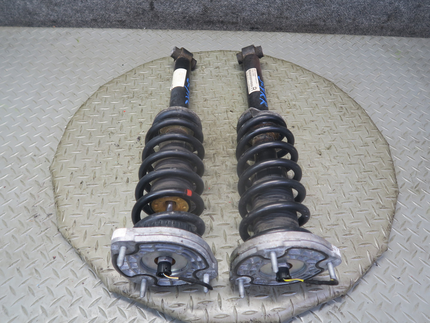 13-20 Mercedes R231 SL550 RWD Set of 2 Rear Left Right Strut Shock Absorber OEM