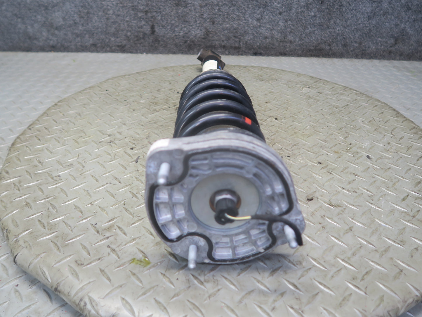 13-20 Mercedes R231 SL550 RWD Set of 2 Rear Left Right Strut Shock Absorber OEM