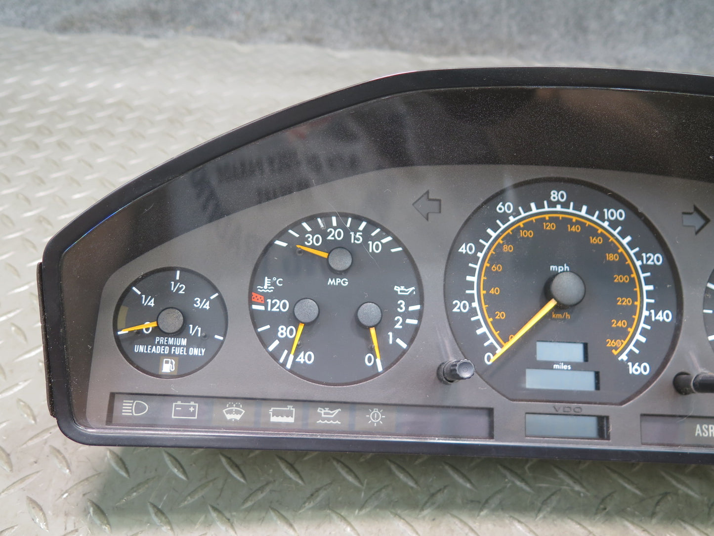 94-95 Mercedes W140 S500 Instrument Cluster Gauge Speedometer 1405409648 Damaged