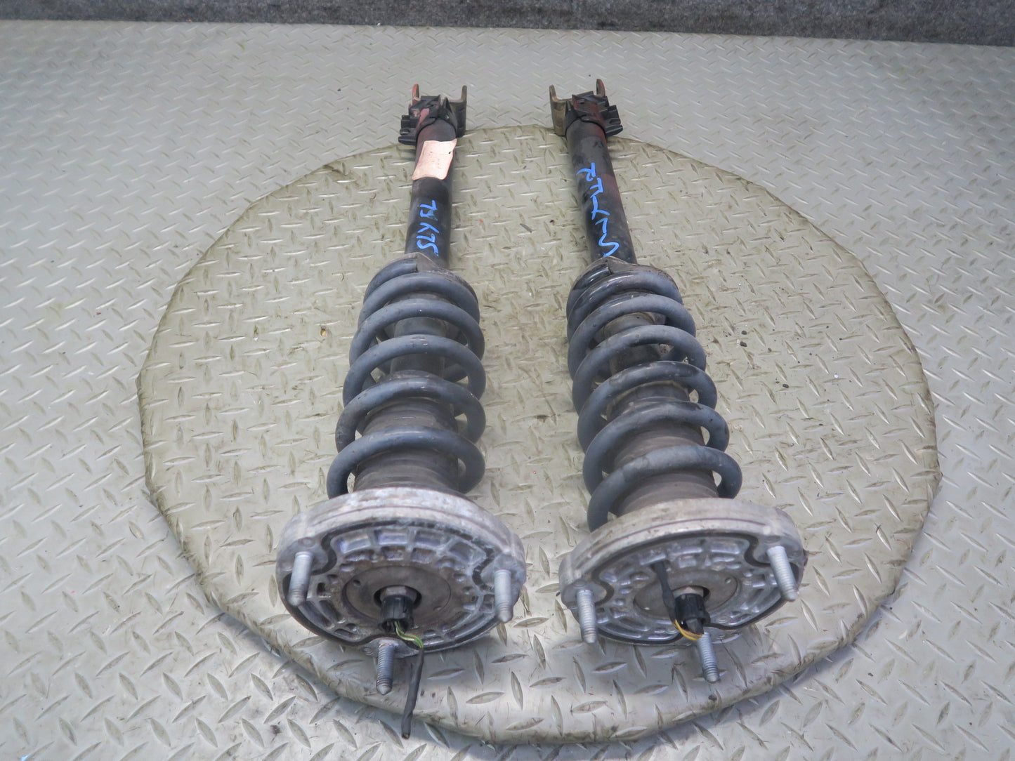 13-20 Mercedes R231 SL550 RWD Set of 2 Front Left Right Strut Shock Absorber OEM