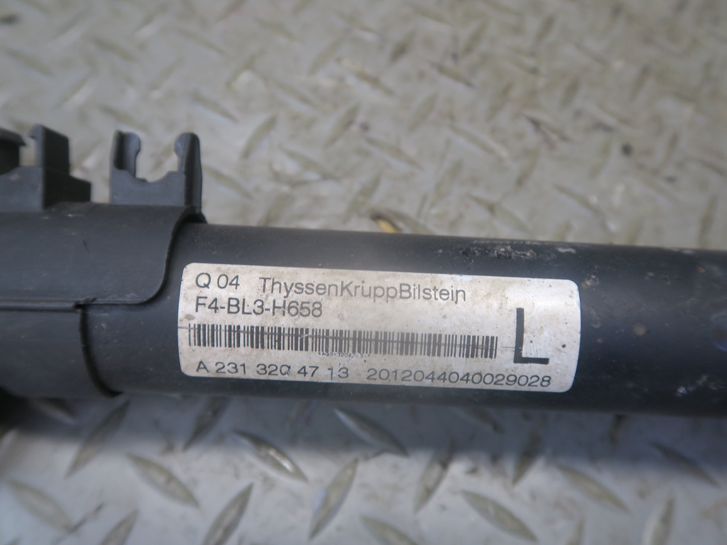 13-20 Mercedes R231 SL550 RWD Set of 2 Front Left Right Strut Shock Absorber OEM