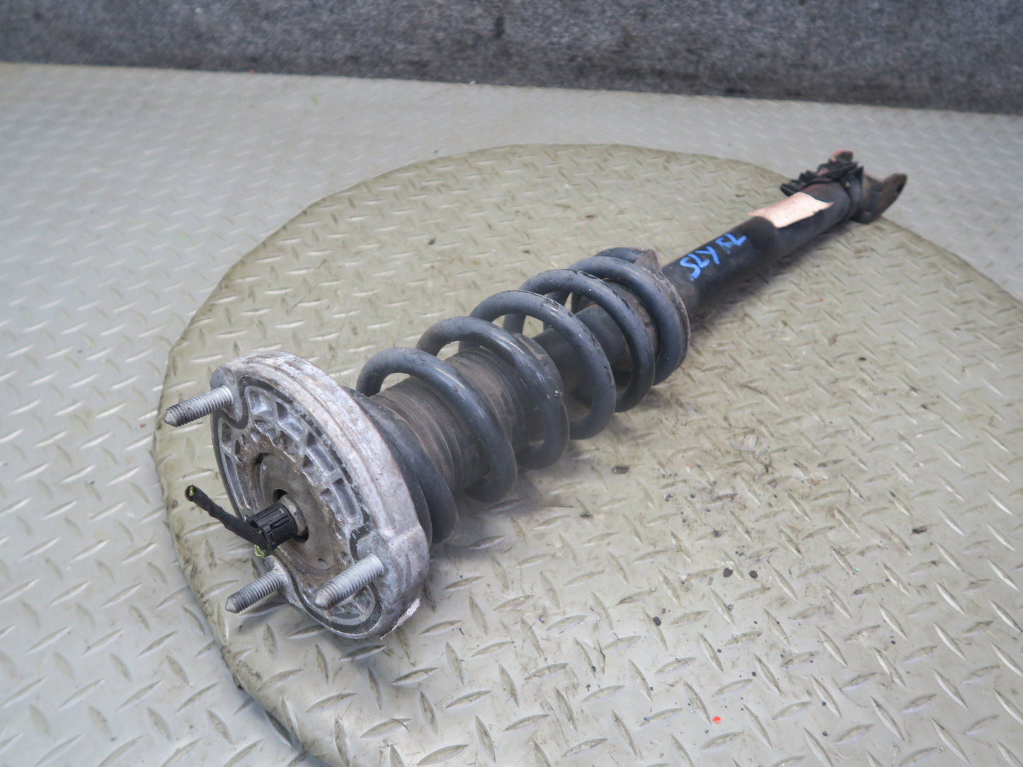 13-20 Mercedes R231 SL550 RWD Set of 2 Front Left Right Strut Shock Absorber OEM