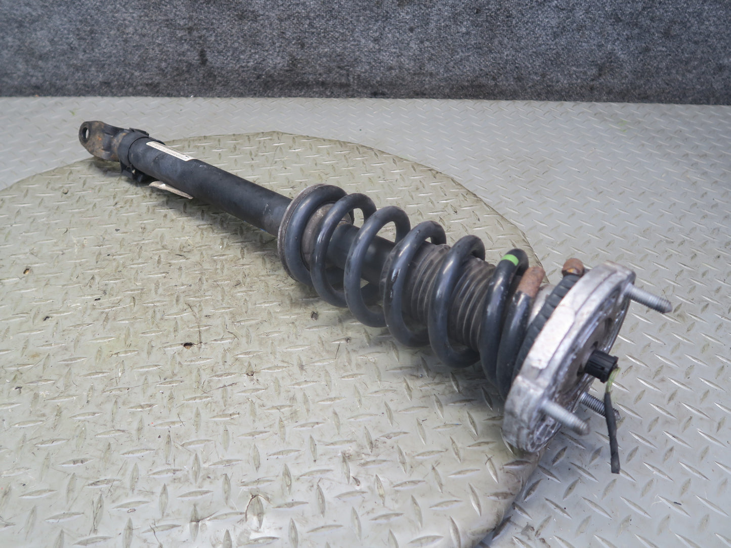 13-20 Mercedes R231 SL550 RWD Set of 2 Front Left Right Strut Shock Absorber OEM