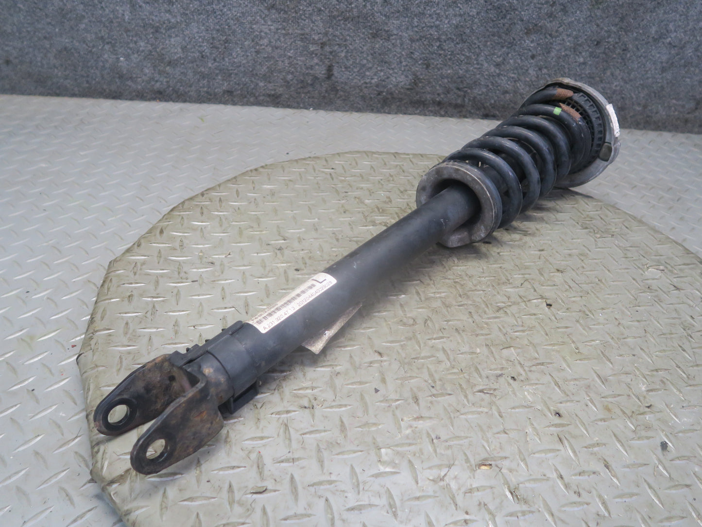 13-20 Mercedes R231 SL550 RWD Set of 2 Front Left Right Strut Shock Absorber OEM