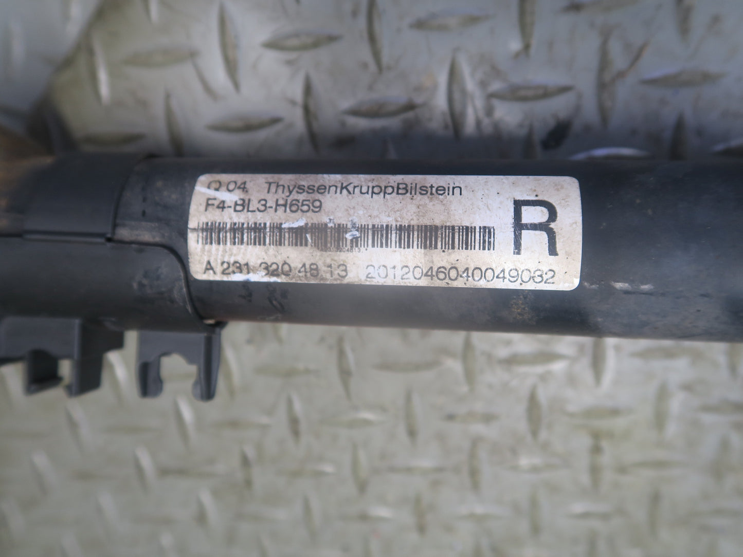 13-20 Mercedes R231 SL550 RWD Set of 2 Front Left Right Strut Shock Absorber OEM
