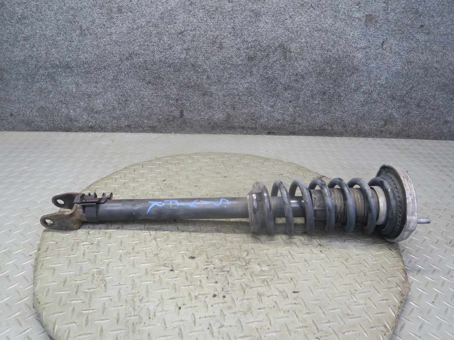 13-20 Mercedes R231 SL550 RWD Set of 2 Front Left Right Strut Shock Absorber OEM