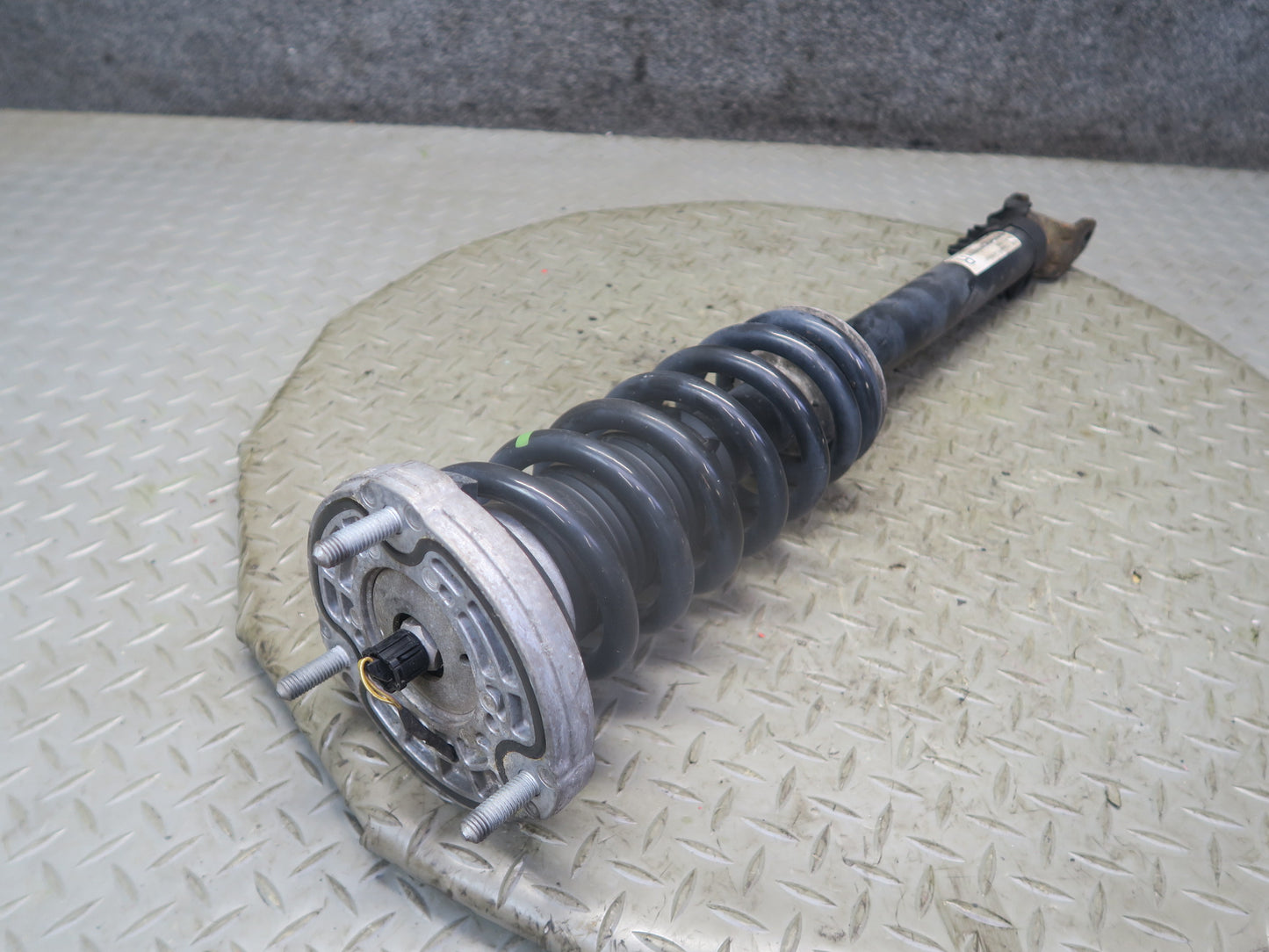 13-20 Mercedes R231 SL550 RWD Set of 2 Front Left Right Strut Shock Absorber OEM