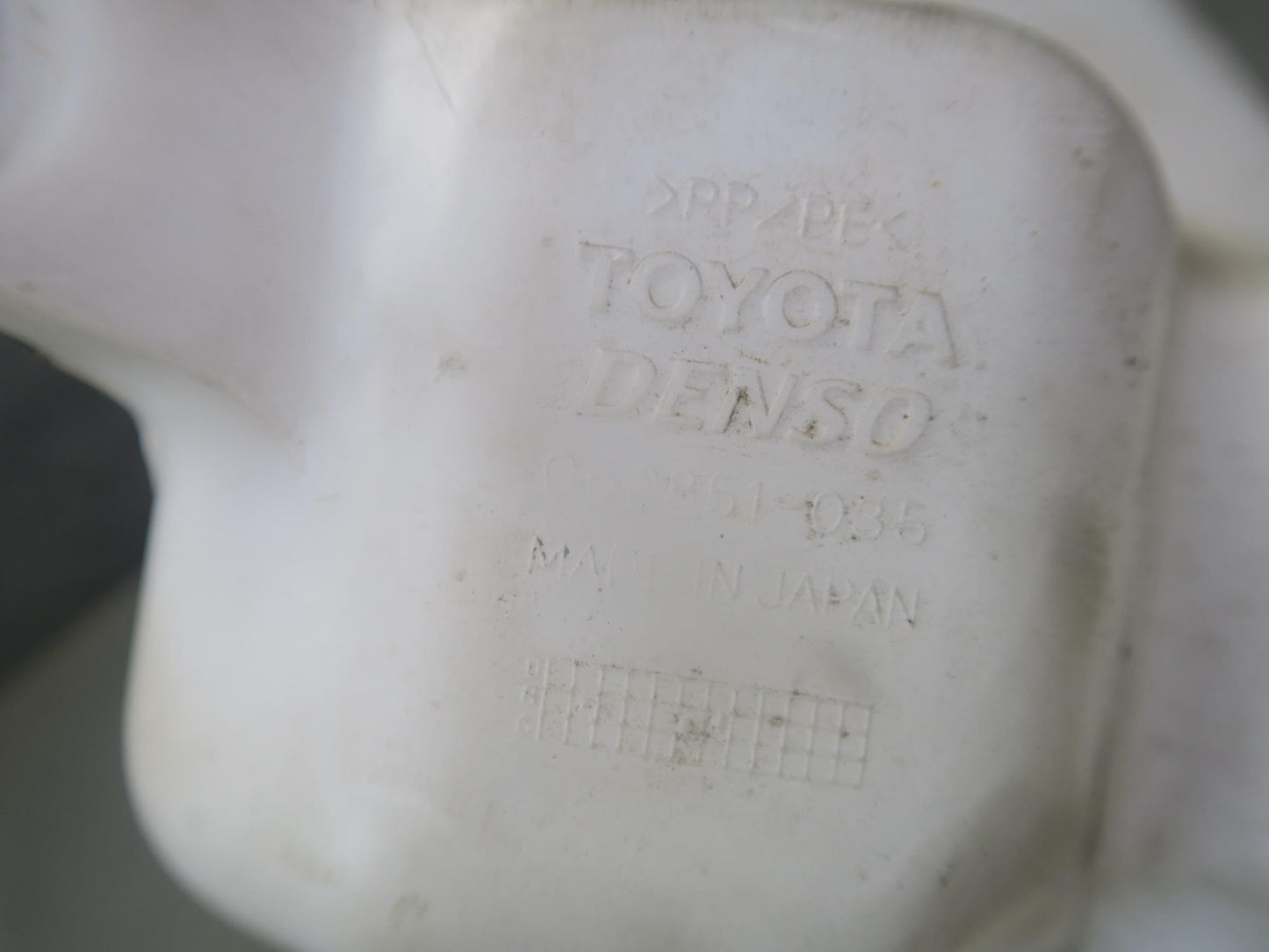 02-10 Lexus UZZ40L SC430 Windshield Washer Fluid Reservoir w Pump OEM