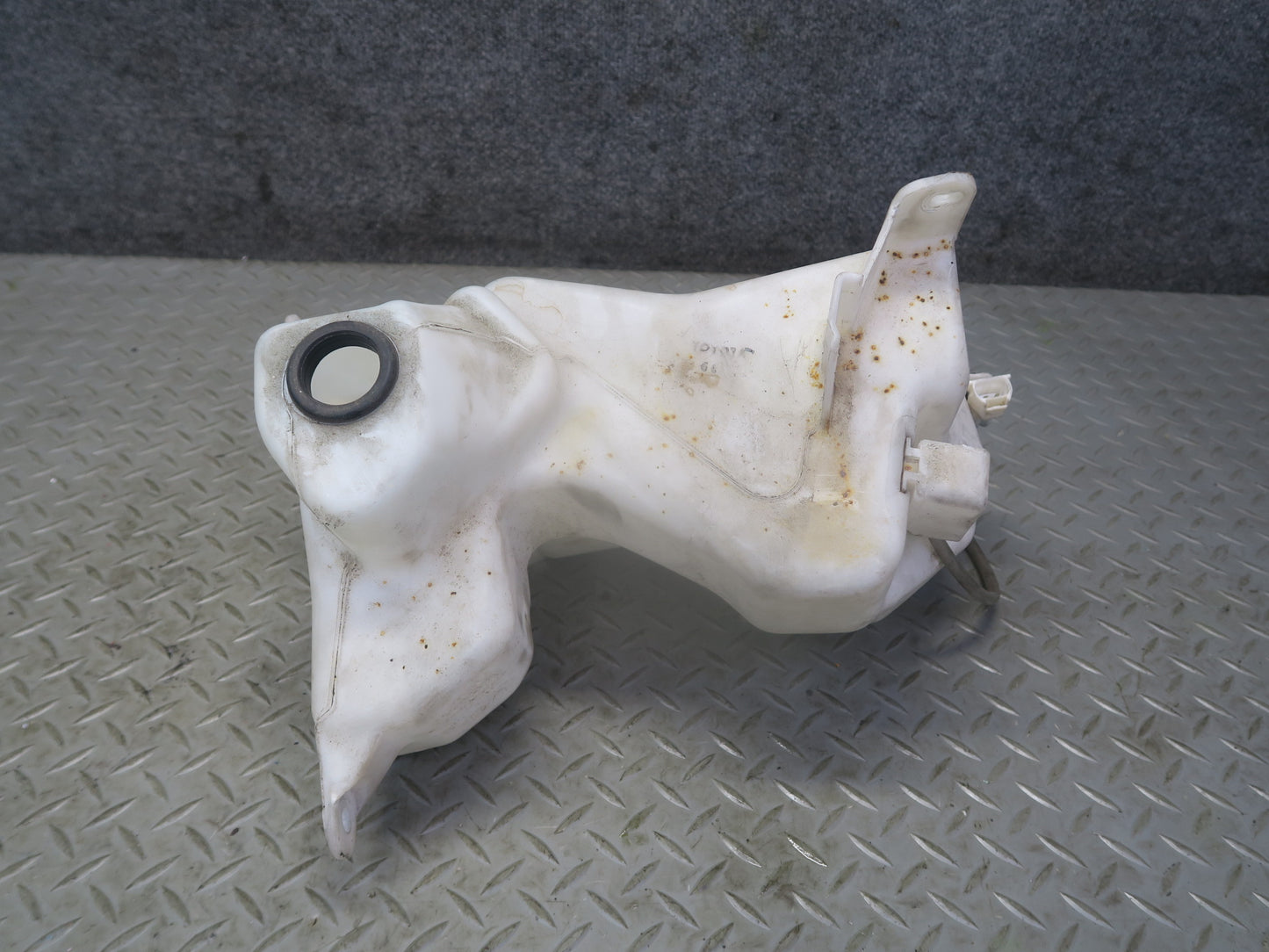 02-10 Lexus UZZ40L SC430 Windshield Washer Fluid Reservoir w Pump OEM