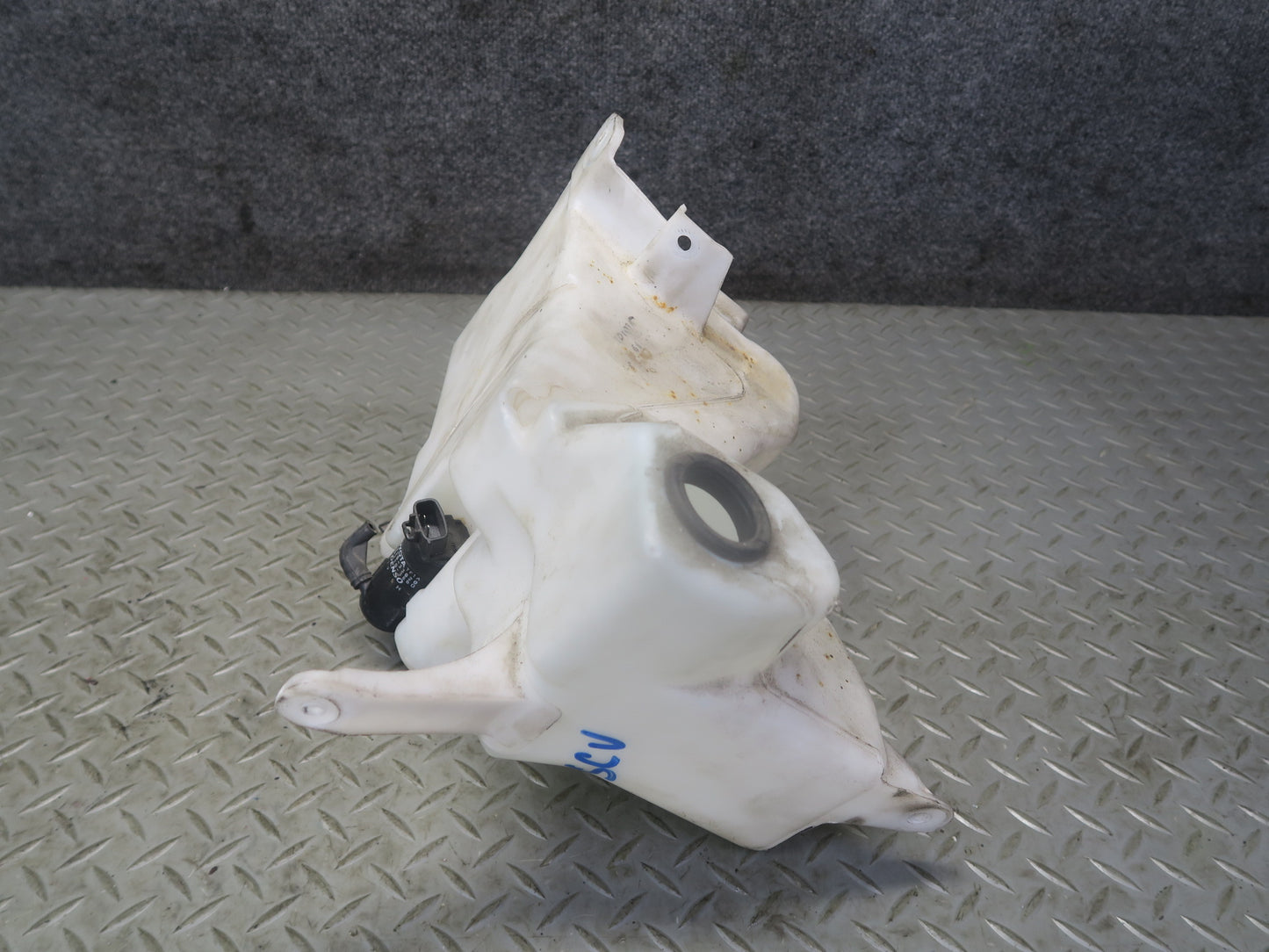 02-10 Lexus UZZ40L SC430 Windshield Washer Fluid Reservoir w Pump OEM