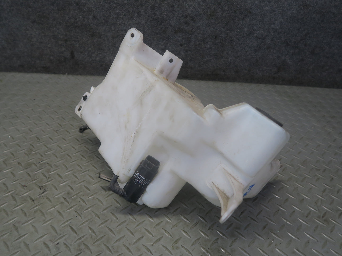 02-10 Lexus UZZ40L SC430 Windshield Washer Fluid Reservoir w Pump OEM