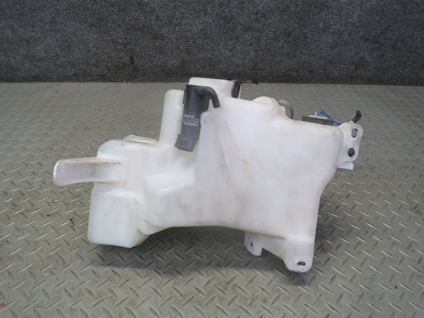 02-10 Lexus UZZ40L SC430 Windshield Washer Fluid Reservoir w Pump OEM