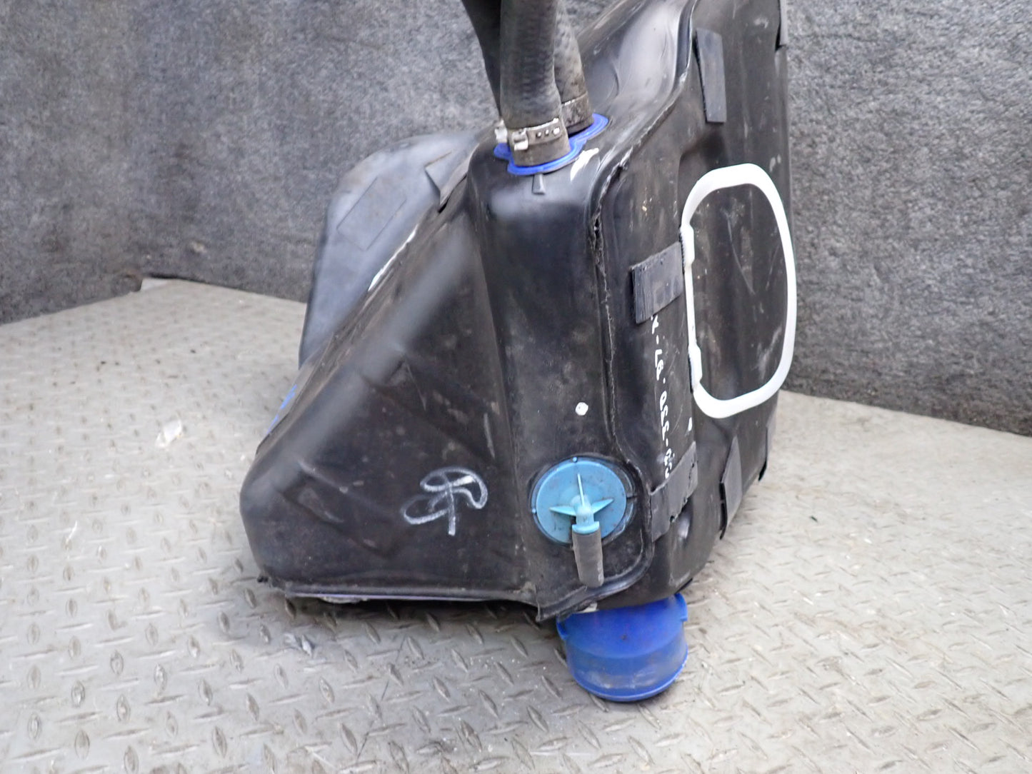 97-98 Chevrolet Corvette C5 Rear Left Fuel Tank 45K Miles 10410831 OEM