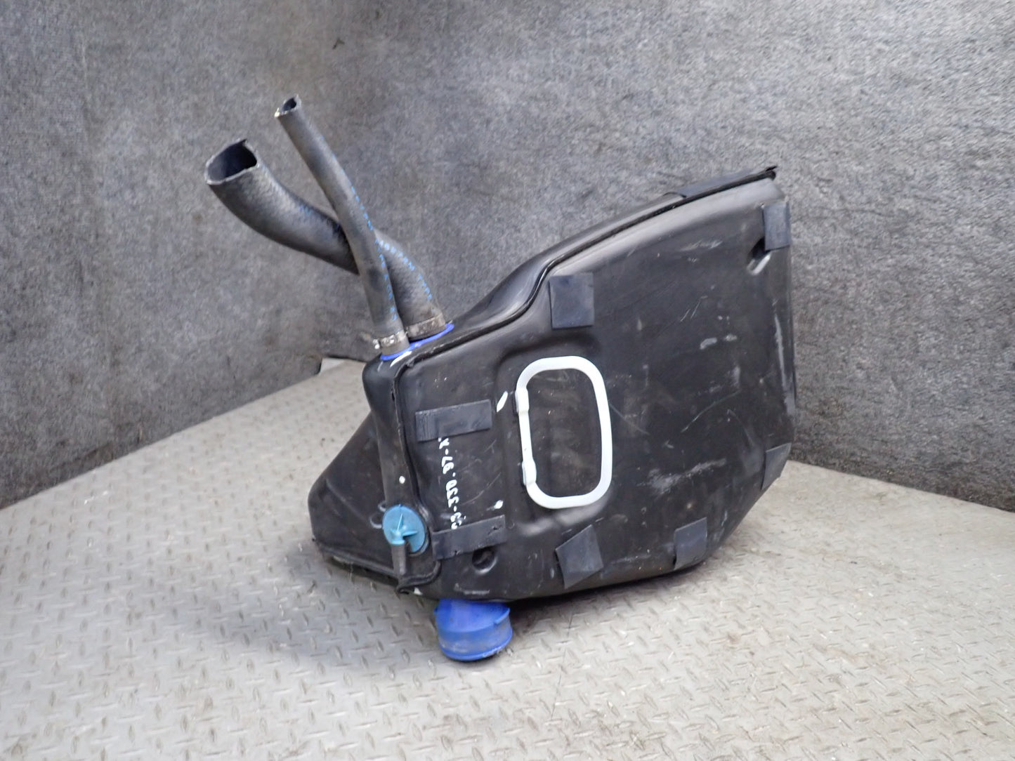 97-98 Chevrolet Corvette C5 Rear Left Fuel Tank 45K Miles 10410831 OEM