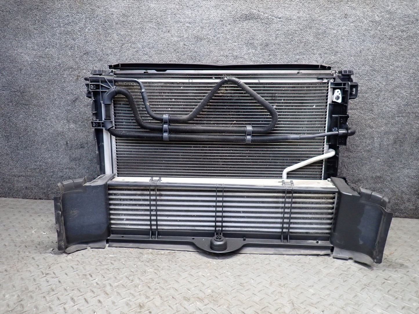2012-2015 Mercedes R172 SLK250 Engine Radiator Condenser Fan Core Support Assy
