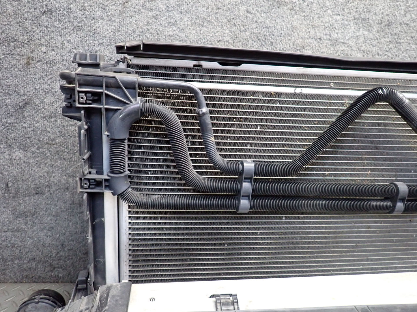 2012-2015 Mercedes R172 SLK250 Engine Radiator Condenser Fan Core Support Assy
