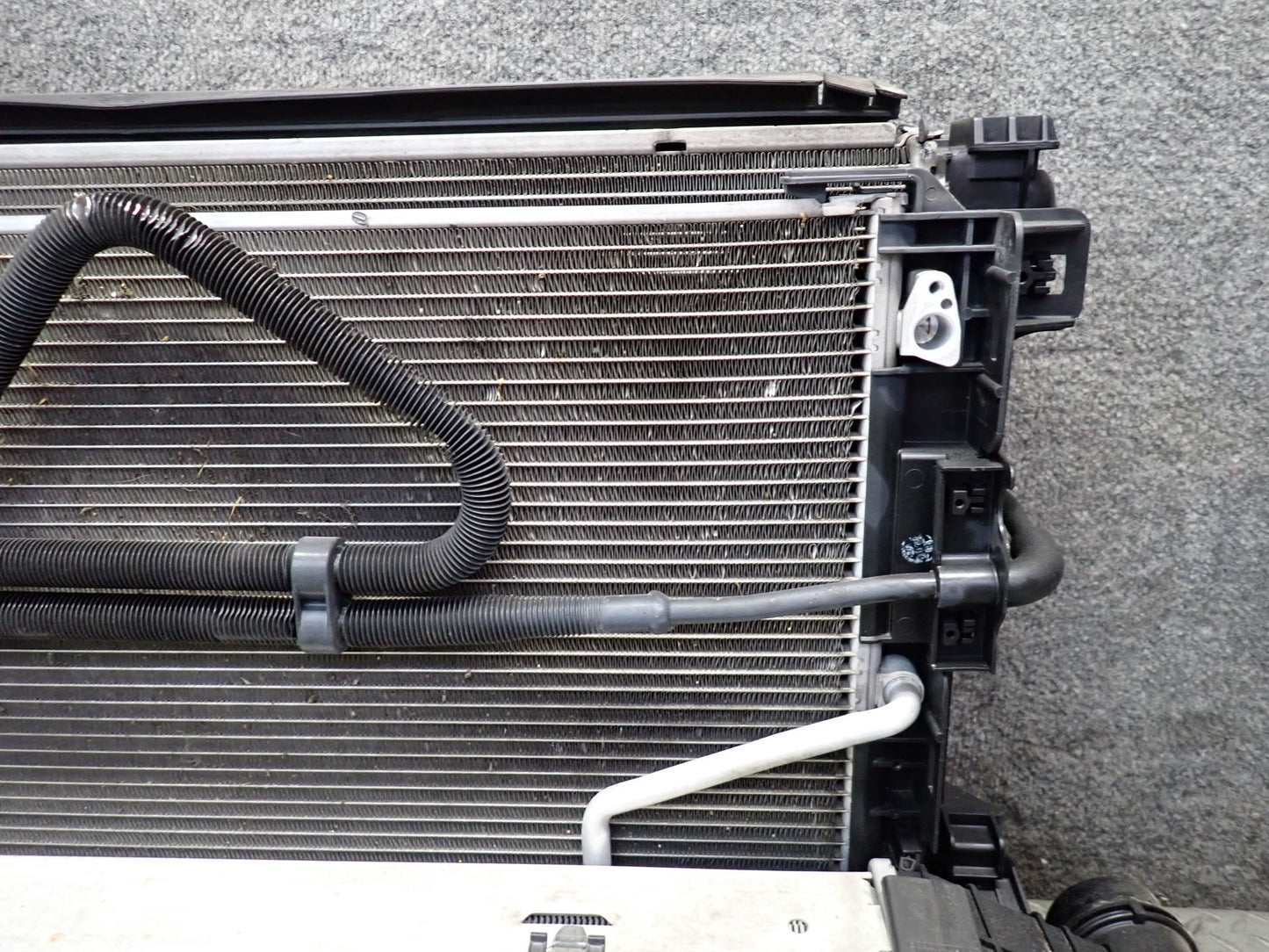 2012-2015 Mercedes R172 SLK250 Engine Radiator Condenser Fan Core Support Assy