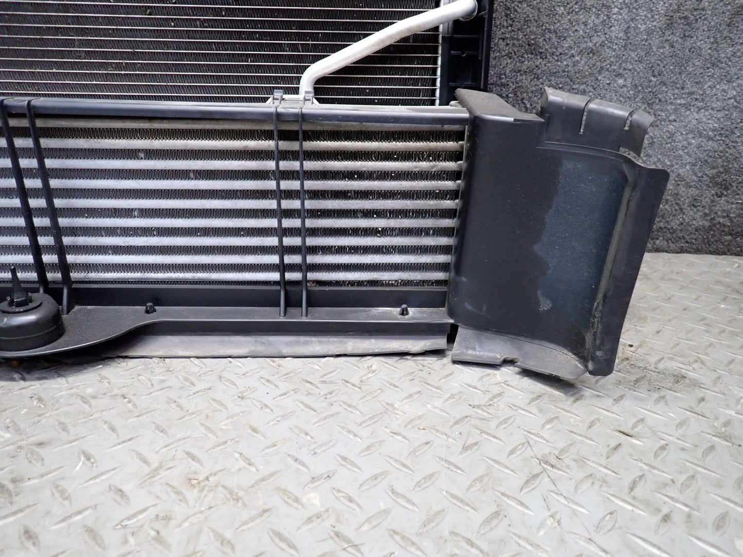 2012-2015 Mercedes R172 SLK250 Engine Radiator Condenser Fan Core Support Assy