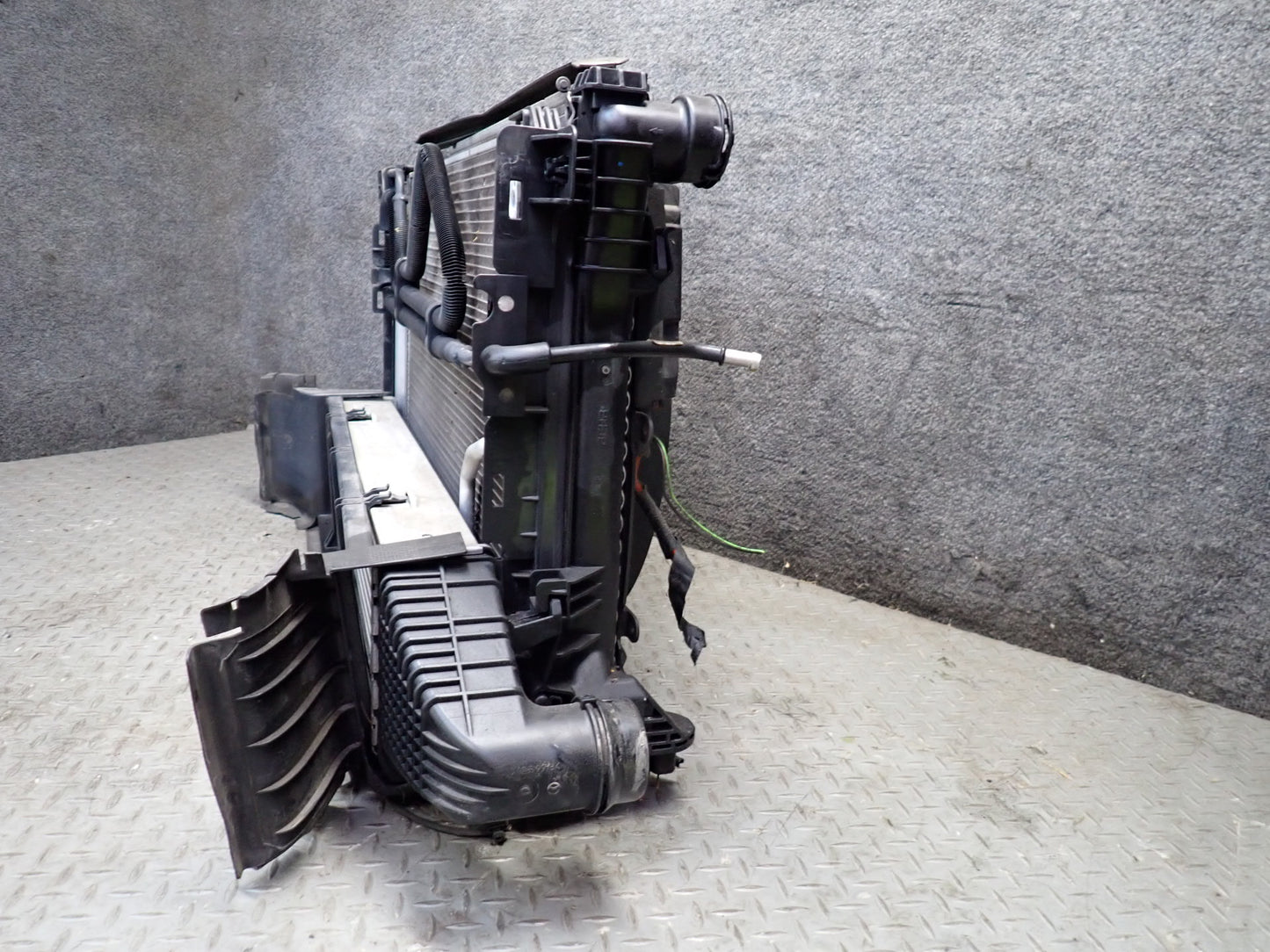 2012-2015 Mercedes R172 SLK250 Engine Radiator Condenser Fan Core Support Assy
