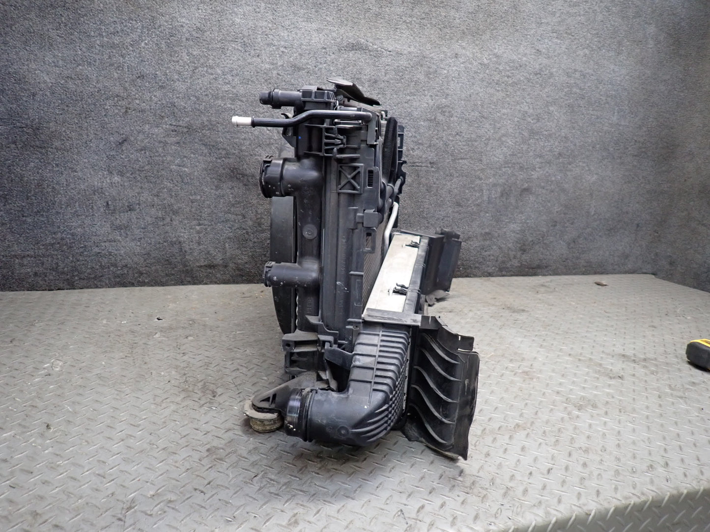 2012-2015 Mercedes R172 SLK250 Engine Radiator Condenser Fan Core Support Assy