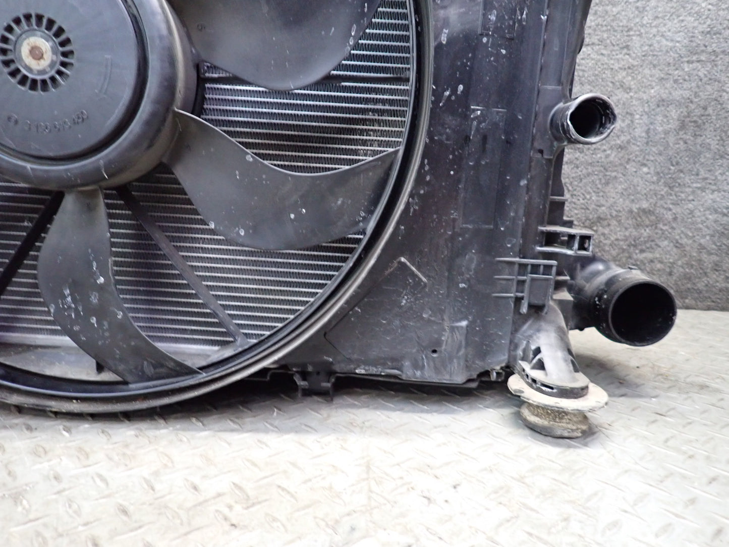 2012-2015 Mercedes R172 SLK250 Engine Radiator Condenser Fan Core Support Assy