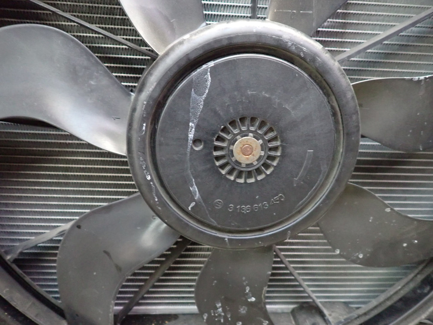 2012-2015 Mercedes R172 SLK250 Engine Radiator Condenser Fan Core Support Assy