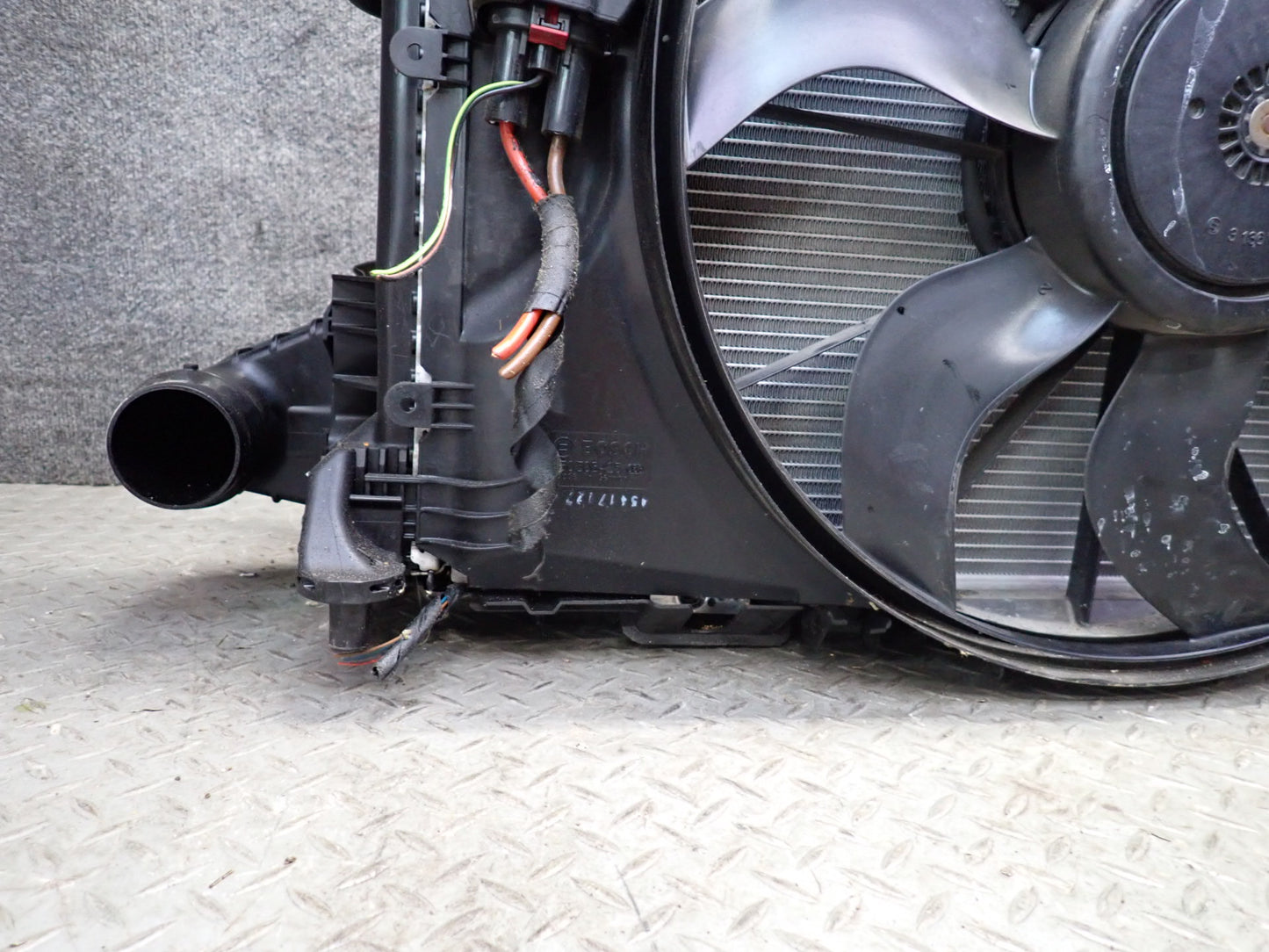 2012-2015 Mercedes R172 SLK250 Engine Radiator Condenser Fan Core Support Assy