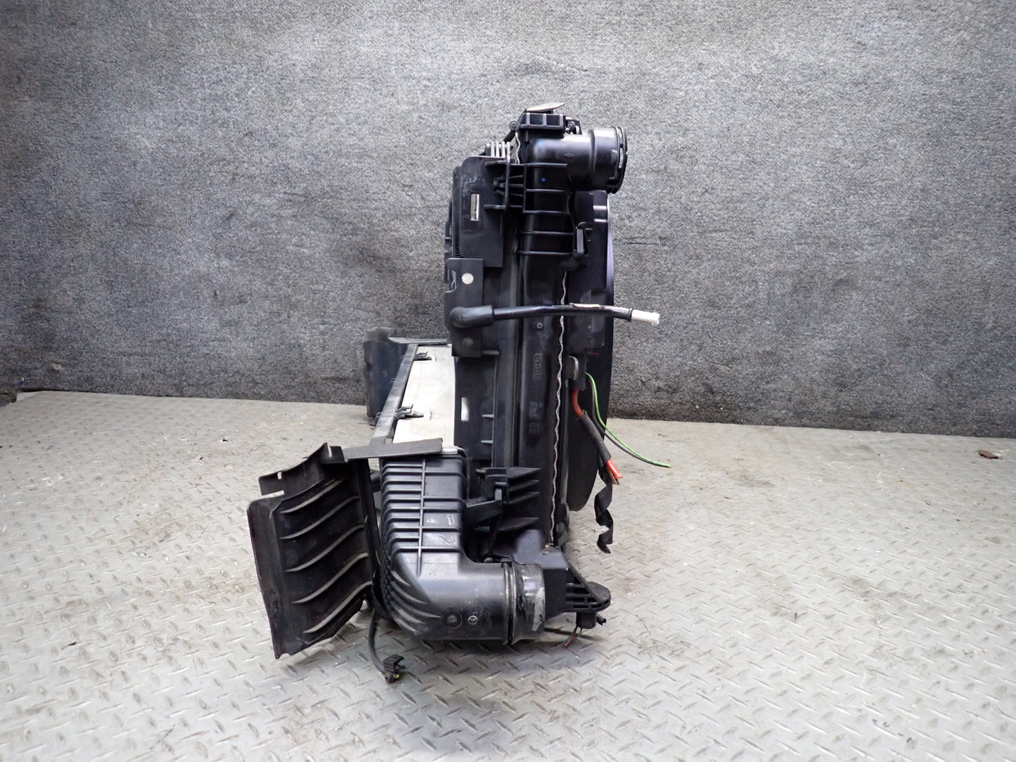 2012-2015 Mercedes R172 SLK250 Engine Radiator Condenser Fan Core Support Assy