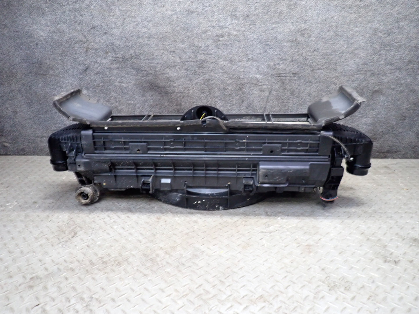 2012-2015 Mercedes R172 SLK250 Engine Radiator Condenser Fan Core Support Assy