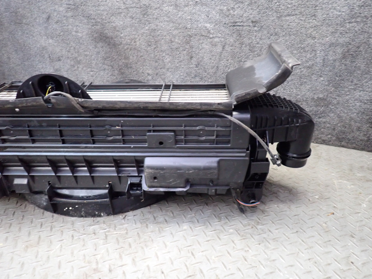 2012-2015 Mercedes R172 SLK250 Engine Radiator Condenser Fan Core Support Assy