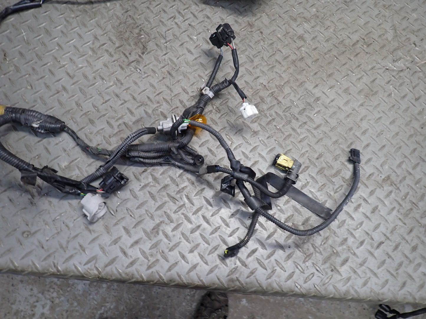 2006 Lexus UZZ40 SC430 Engine Motor Bay Wire Harness Fuse Relay Box Assy 74K OEM