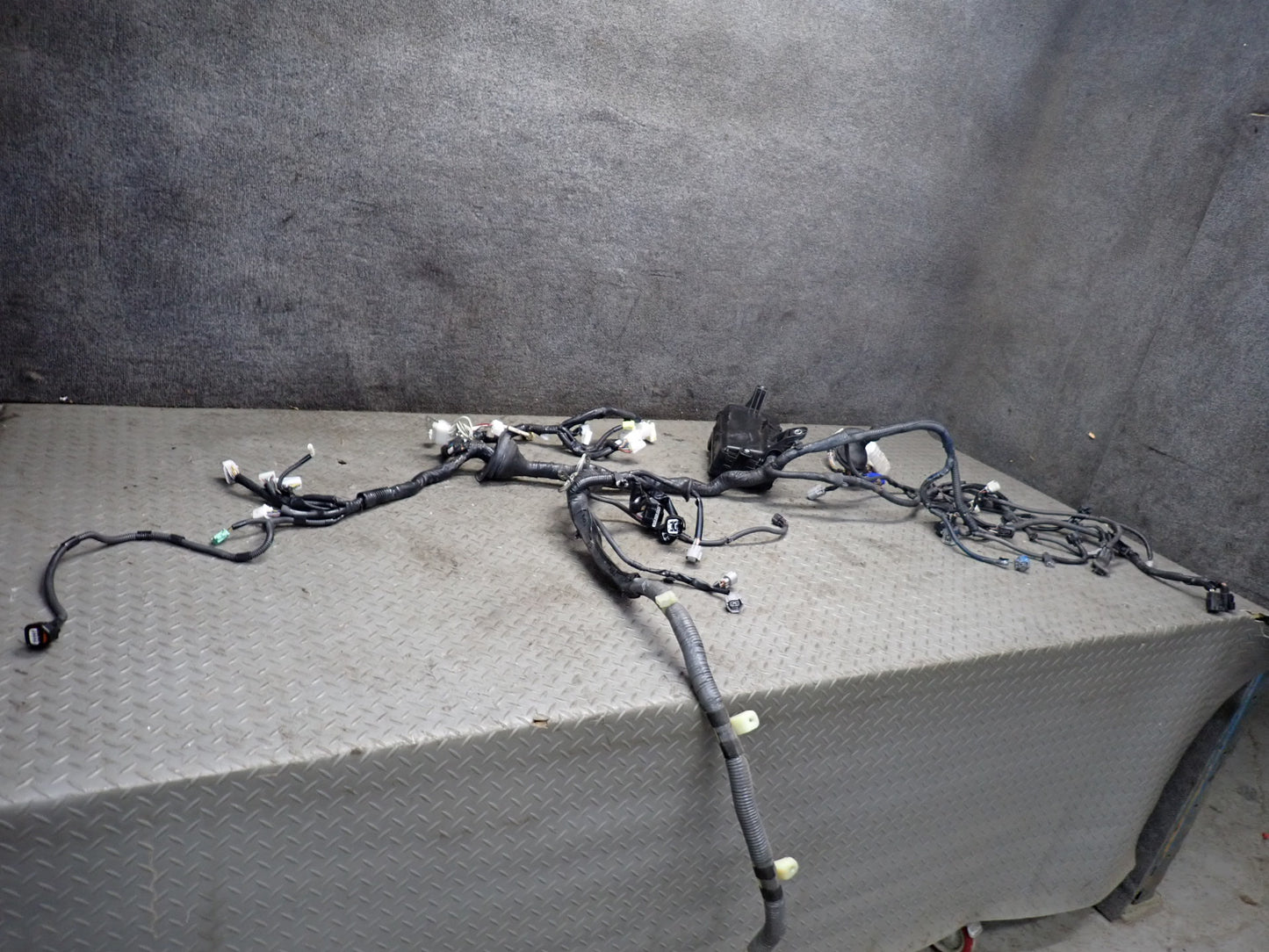 2006 Lexus UZZ40 SC430 Engine Motor Bay Wire Harness Fuse Relay Box Assy 74K OEM