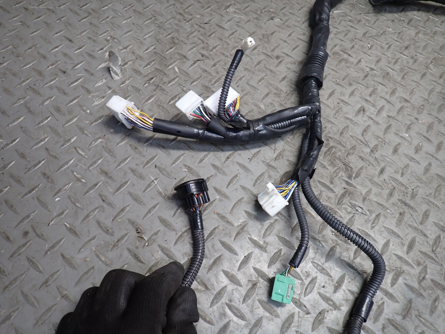2006 Lexus UZZ40 SC430 Engine Motor Bay Wire Harness Fuse Relay Box Assy 74K OEM
