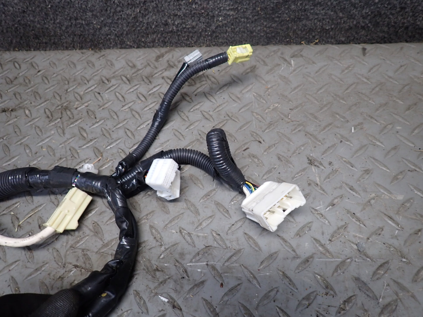 2006 Lexus UZZ40 SC430 Engine Motor Bay Wire Harness Fuse Relay Box Assy 74K OEM